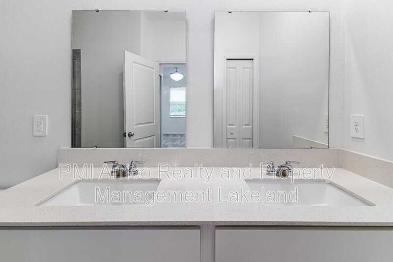 Winter Haven House: 1228 Tyler Lp