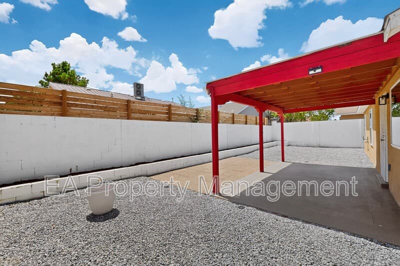Albuquerque House: 5748 Pinon Flats Rd NW