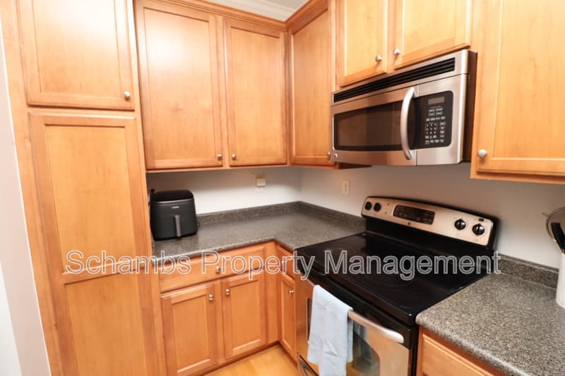 Cary Condo: 933 Portstewart Dr