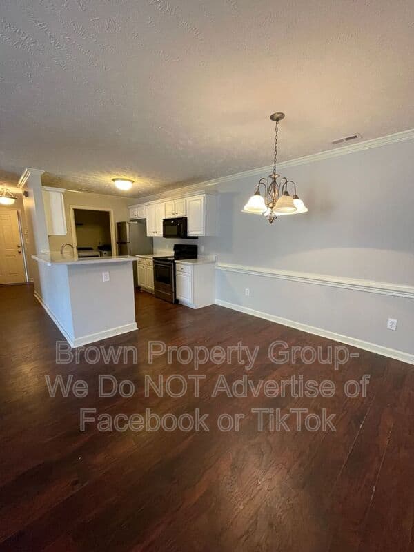 Fayetteville House: 1761 Renwick Dr