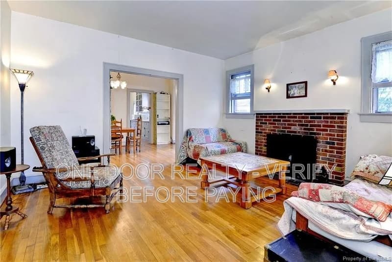 Williamsburg House: 207 Nelson Ave