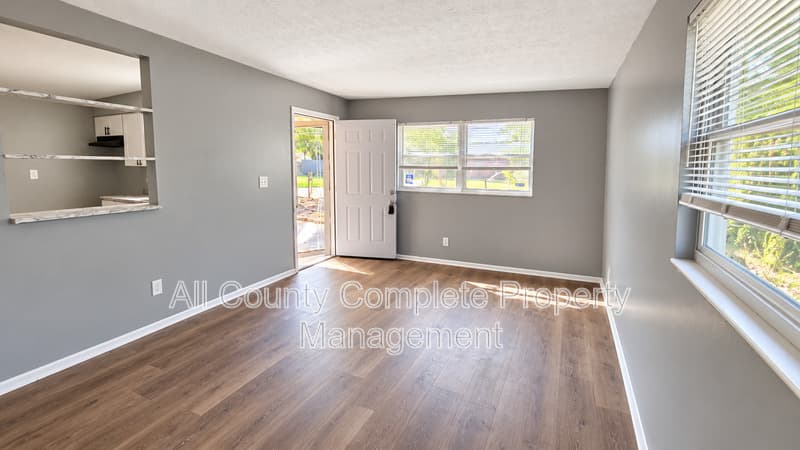 Jacksonville House: 3319 Hunt St
