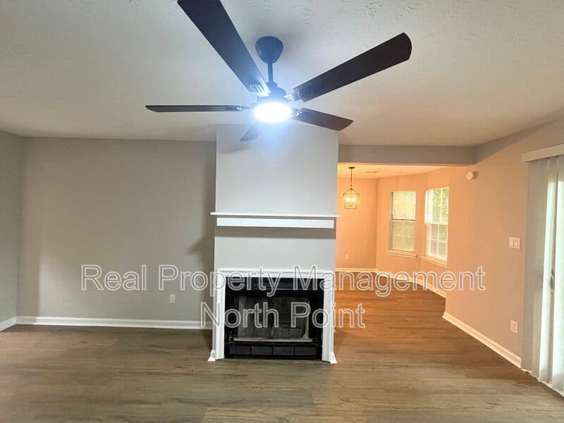 College Park Condo: 5843 Summerglen Ln