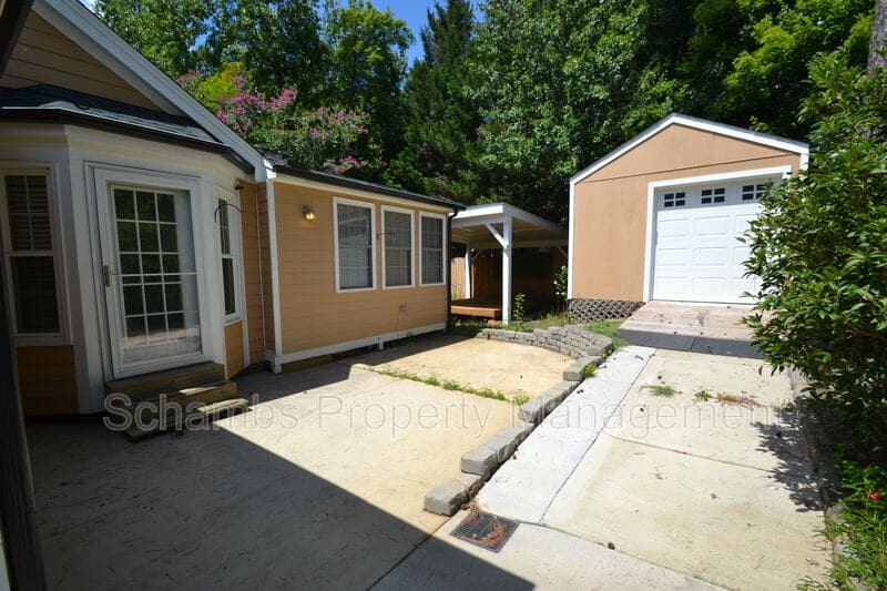 Raleigh House: 5909 Royal Coach Ct