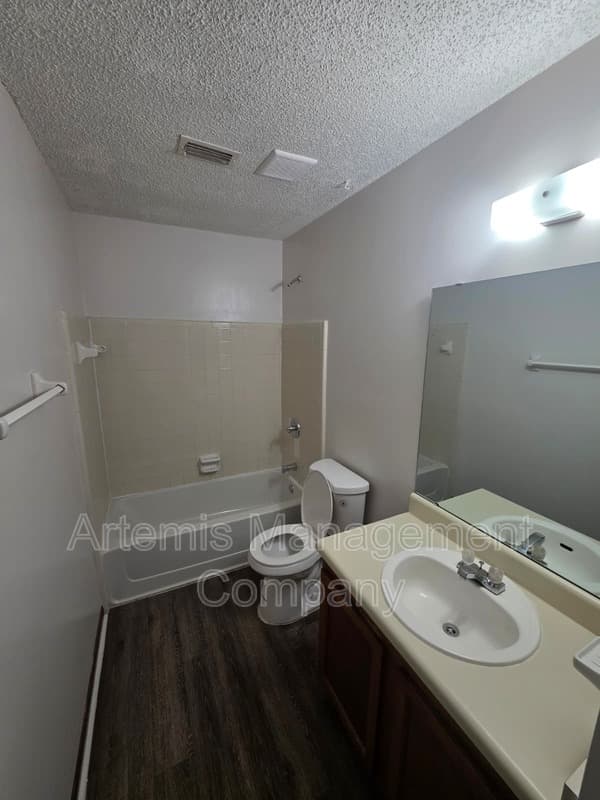 Orange Park House: 1290 Jefferson Avenue