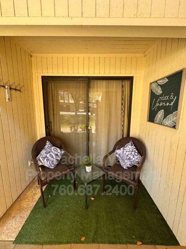 Palm Springs House: 685 N Ashurst Ct