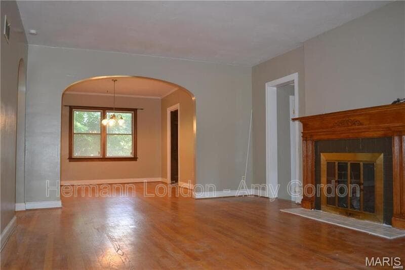 St Louis House: 431 N Geyer