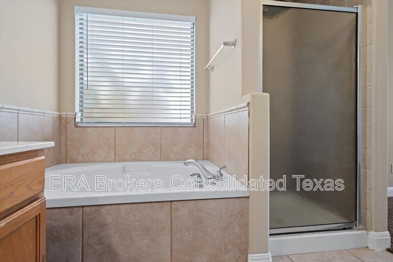 Austin House: 8800 Hazelhurst Dr