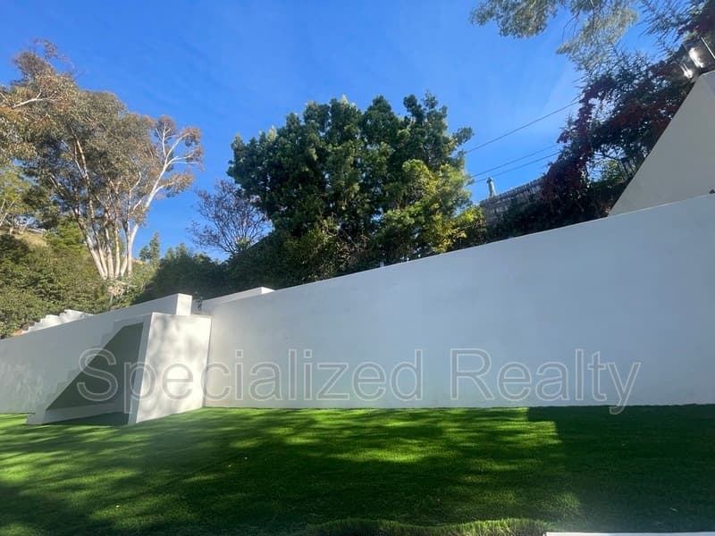 Los Angeles House: 1827 Hill Drive