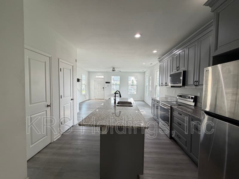 Norfolk House: 1010 Joyce Street