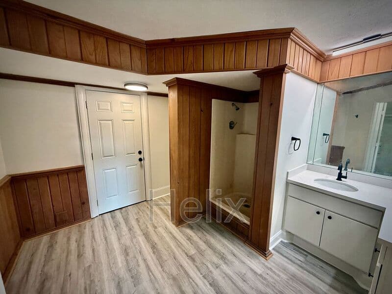 Madison House: 102 Channel Ln