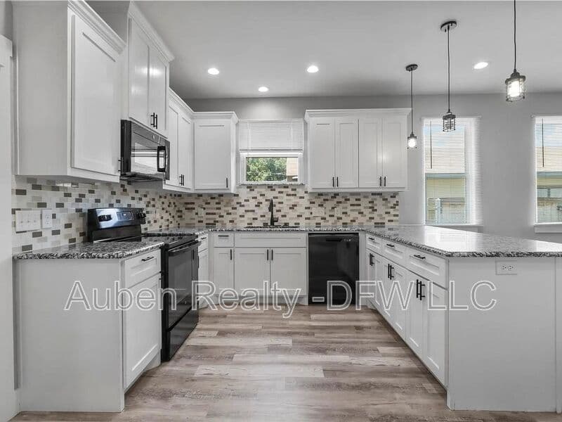 Denison House: 1104 W Elm Street