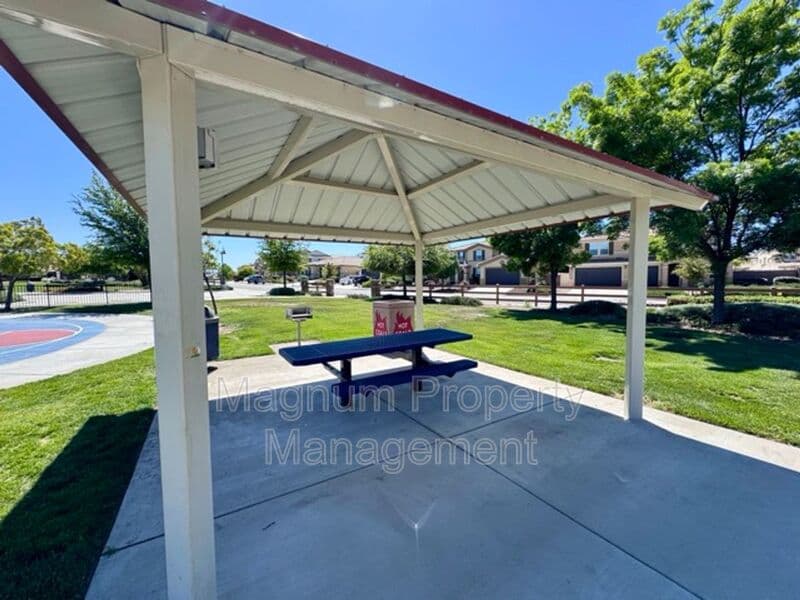 Murrieta House: 30197 Slate St