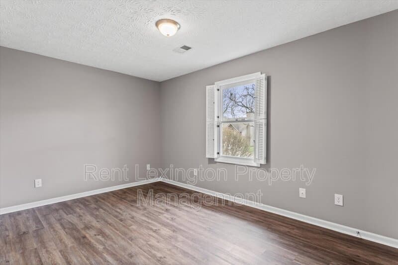 Lexington House: 3534 Cave Hill Place
