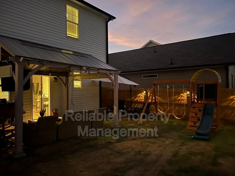 Smithfield House: 276 Sunfish St