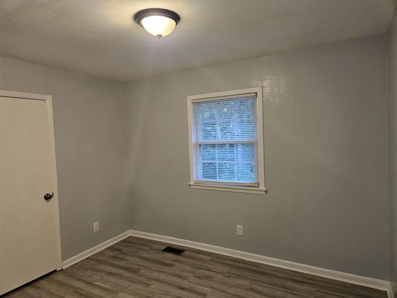 Fayetteville House: 6033 Dahlgren Avenue