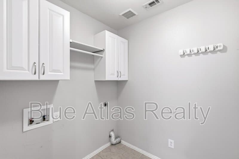 Little Elm House: 1012 Waterview Drive