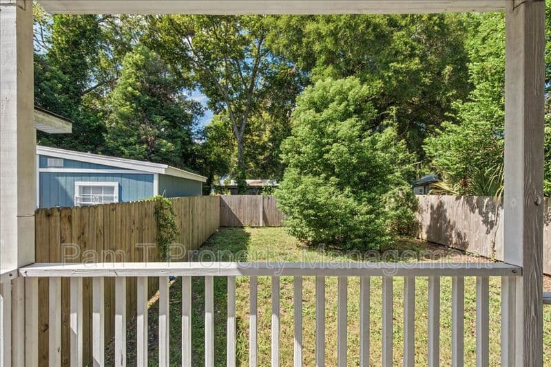 Savannah House: 3205 Burroughs St