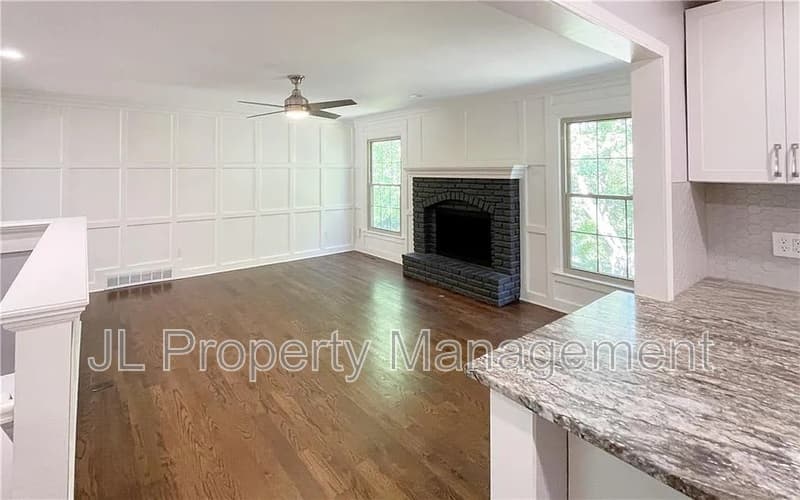 Overland Park House: 10020 Oakridge Drive