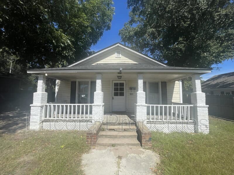 Fuquay-Varina House: 603 North Street
