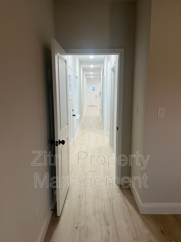 Fort Worth House: 4437 Wayside Ave