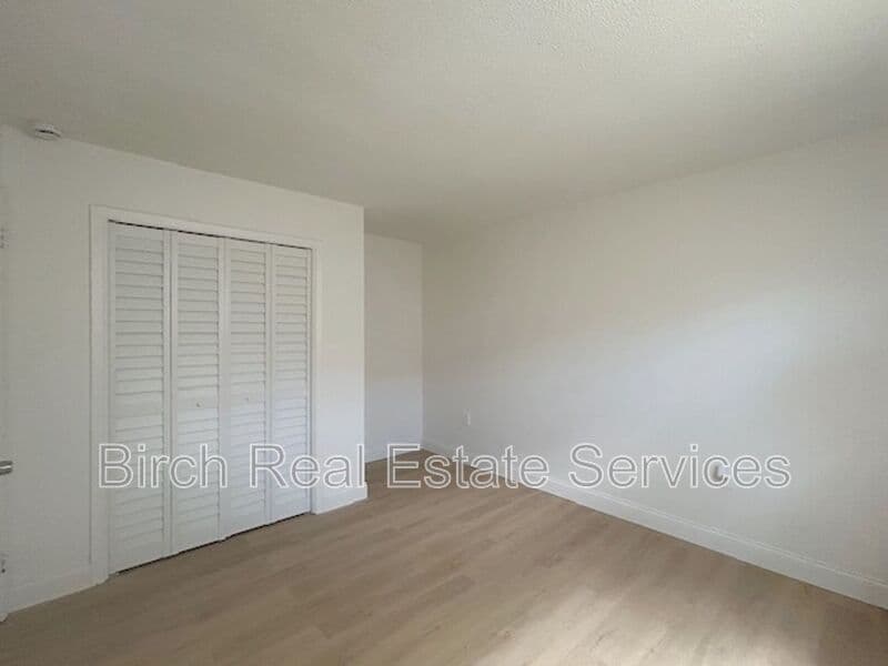 Clearwater House: 200 Waverly Way
