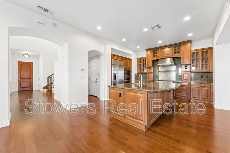 Danville House: 310 La Spezia