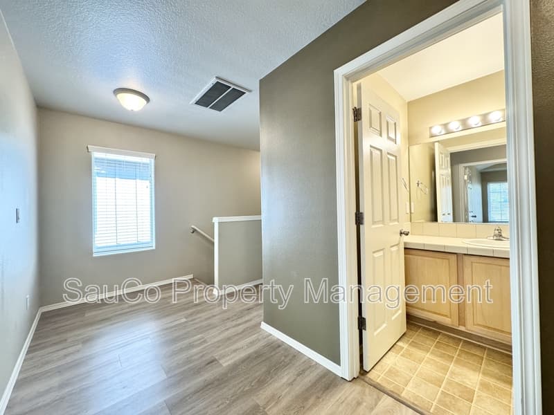 Hillsboro House: 4572 Southeast Olivewood Street