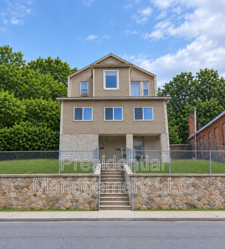 Waterbury Condo: 1696 North Main St