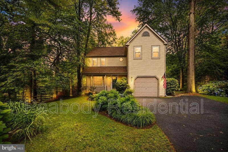 Reston House: 1649 Bennington Hollow Ln