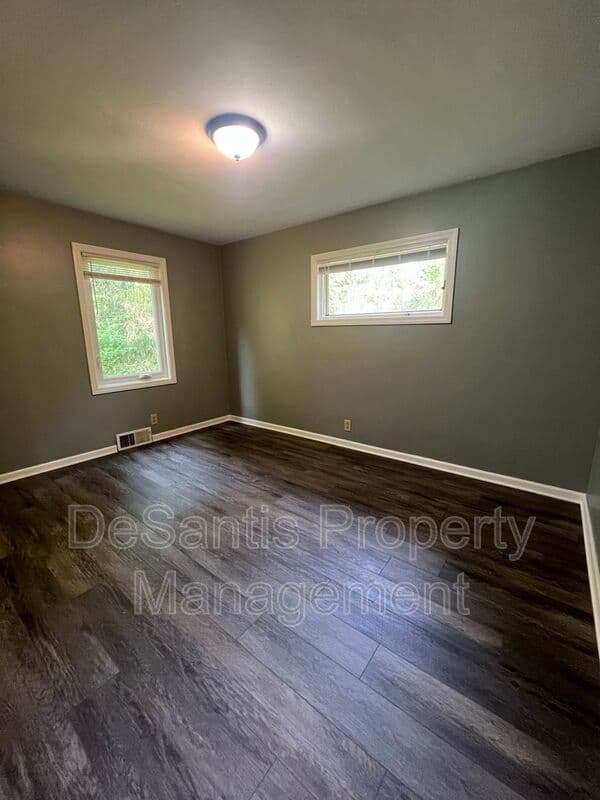 Cranberry House: 20825 Route 19