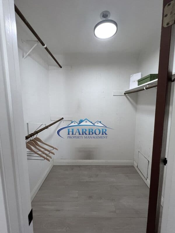 Hawthorne Townhome: 14468 Yukon Avenue