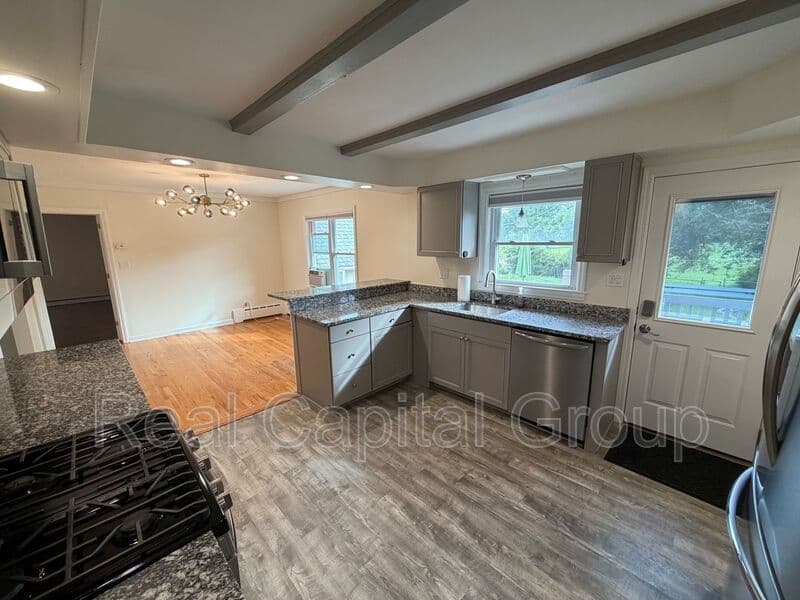 Niskayuna House: 2204 Dean St