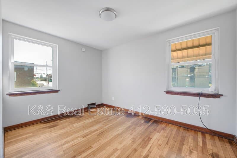 White Oak Condo: 1437 Lincoln Way - D