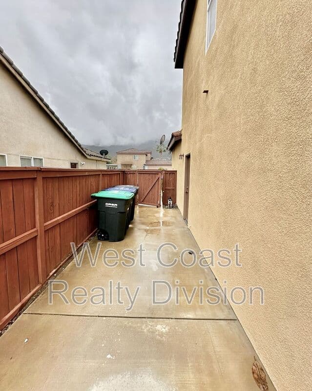 Lake Elsinore House: 18468 Hillview Lane