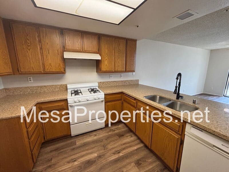 Fontana House: 14721 Cinnamon Dr