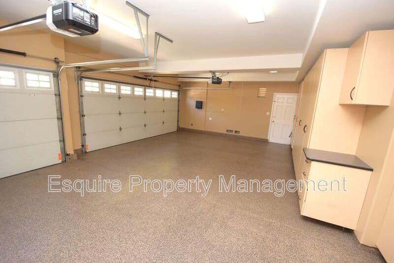 LAKE SHERWOOD House: 1674 BUSHGROVE CT