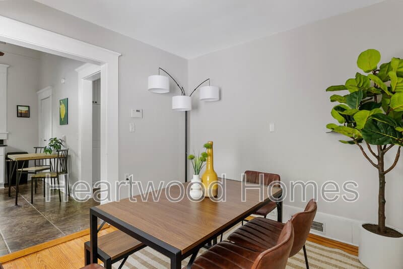 Columbia House: 921 Laurens Street