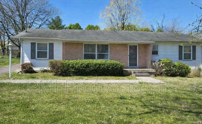 Murfreesboro House: 1711 Hamilton Dr