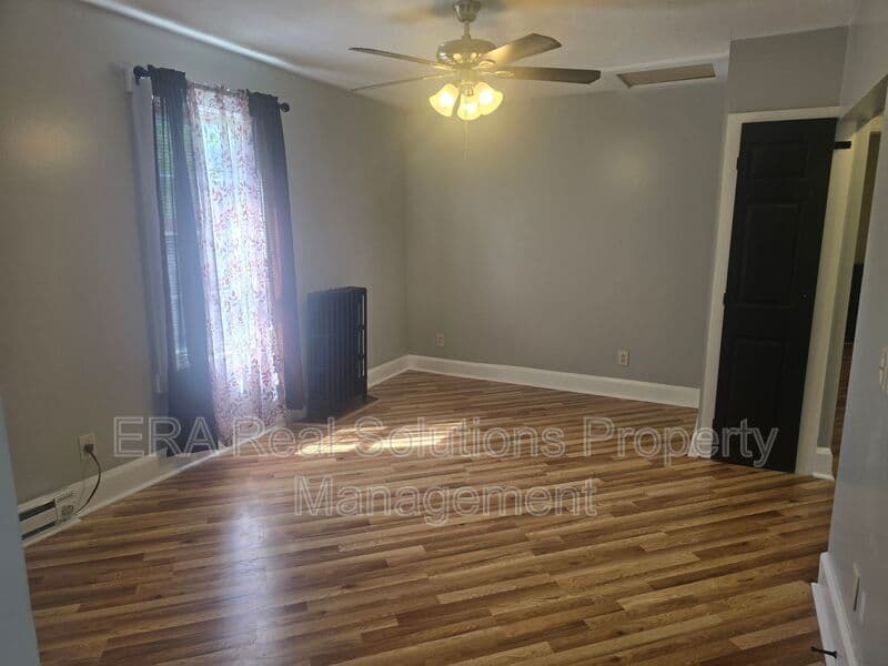 Elyria House: 1370 East Ave
