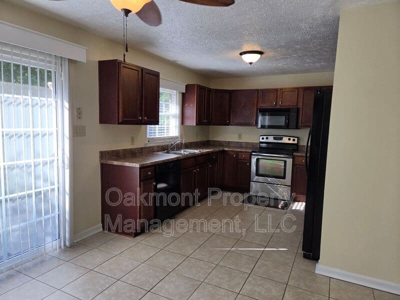 Fayetteville House: 7535 Hargrove Ct