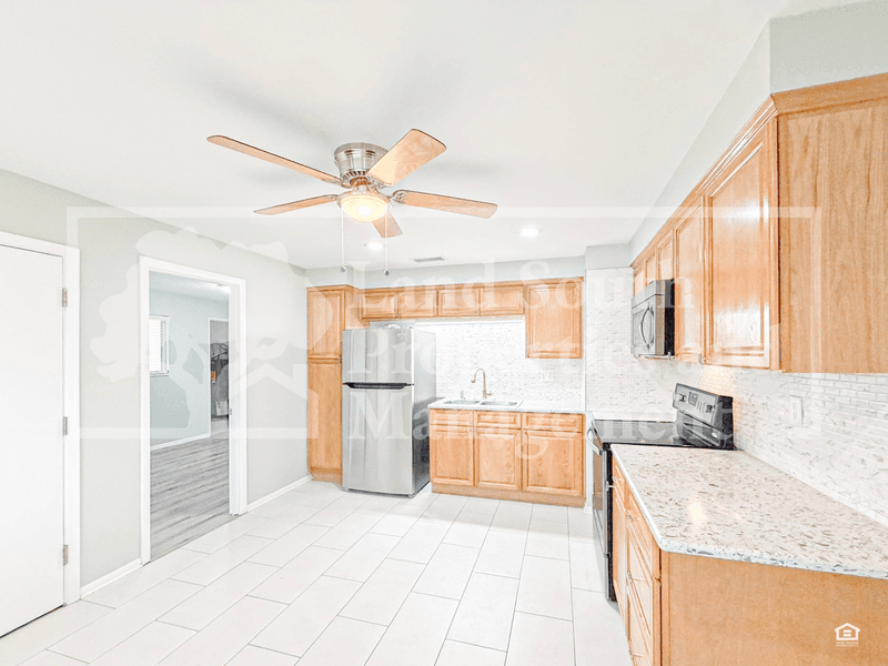 Lakeland House: 3519 Colleen Drive
