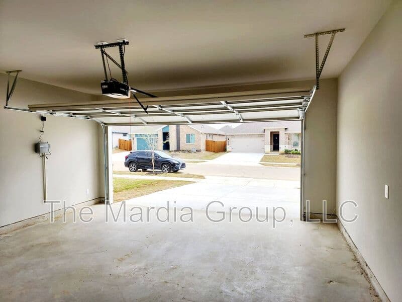 Denton House: 2320 Ruff Rd
