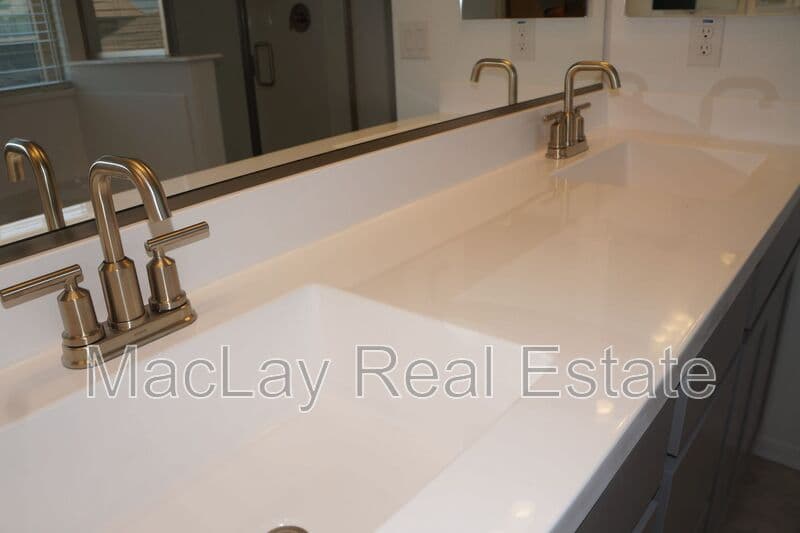 Avondale House: 3809 N 100th dr