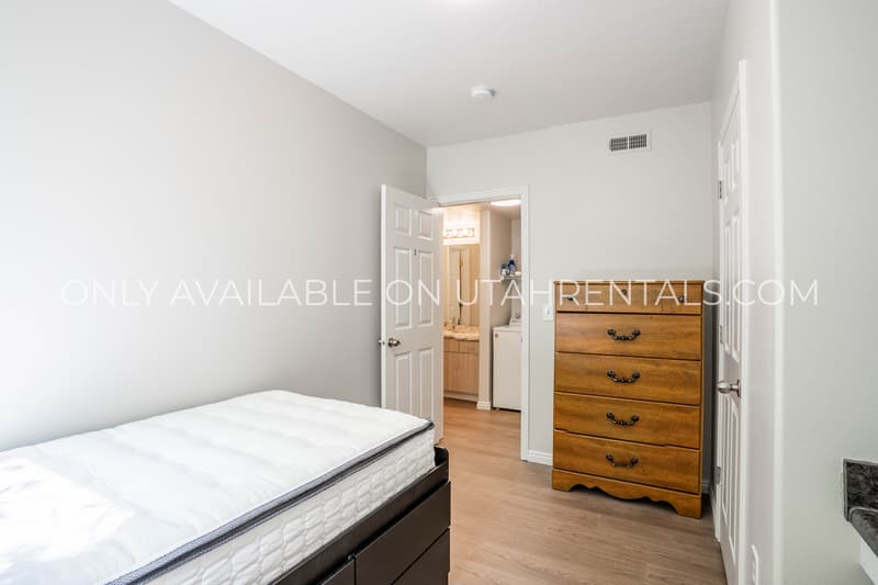 Provo House: 884 E 700 N