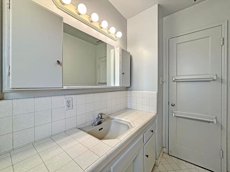 La Mesa House: 7340 W Point Ave