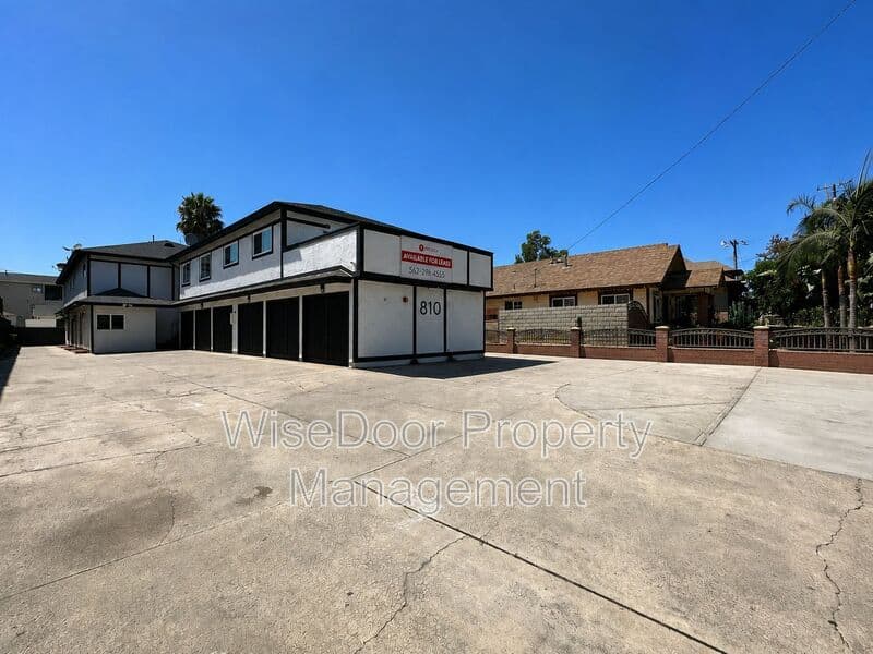 Santa Ana Condo: 810 S Flower St.