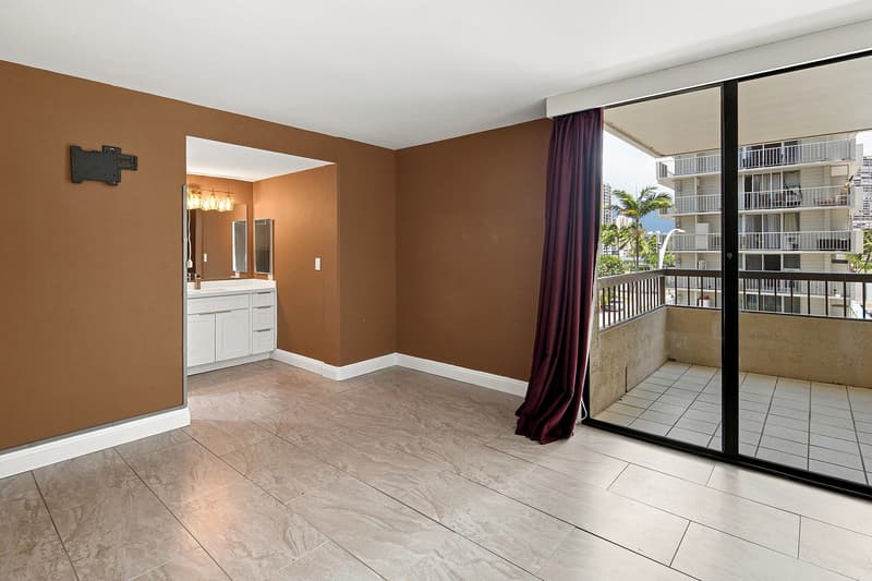 Honolulu Condo: 2215 Aloha Drive #4J