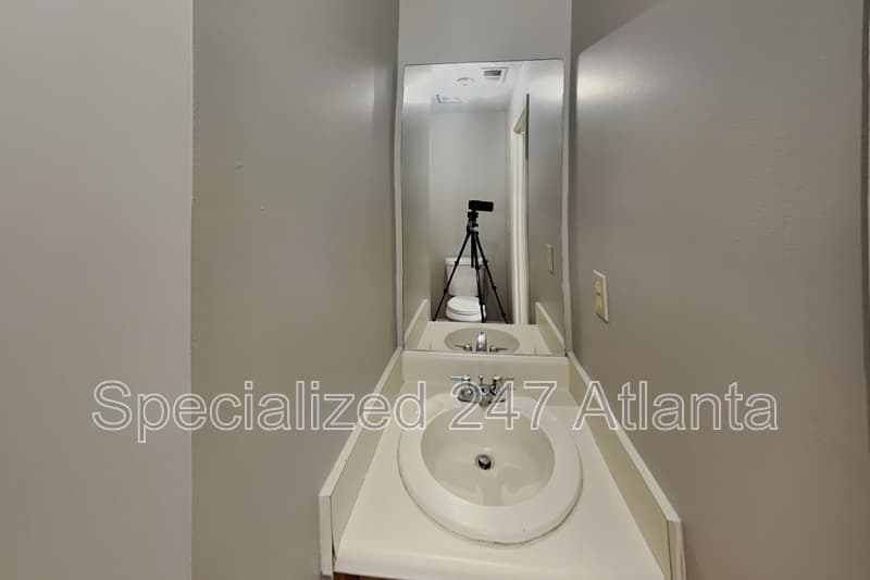 Conyers House: 2112 Fairway Ct SE