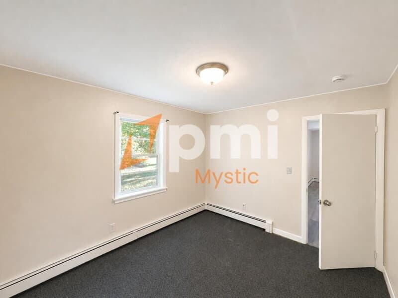 North Stonington House: 24 Milltown Road